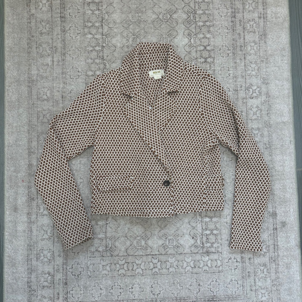 Cropped ivory/ caramel pattern blazer